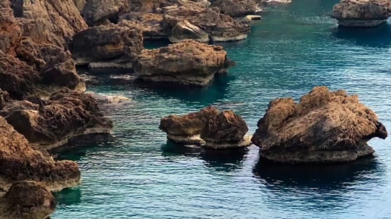 This is a rock sea weave Stock video.