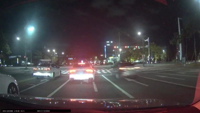 대구 계명네거리에서 차량 전복 사고...1명 다쳐 / YTN