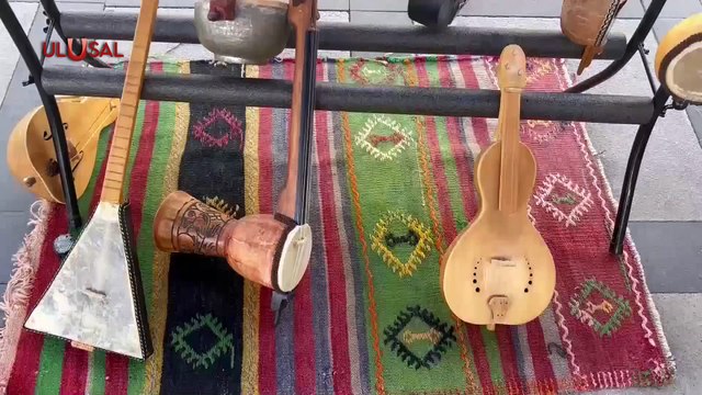 Burdur'da “Cumhuriyet’imizin 100. Yılı Geçmişten Geleceğe Çalgı Tasarım Sergisi Açıldı