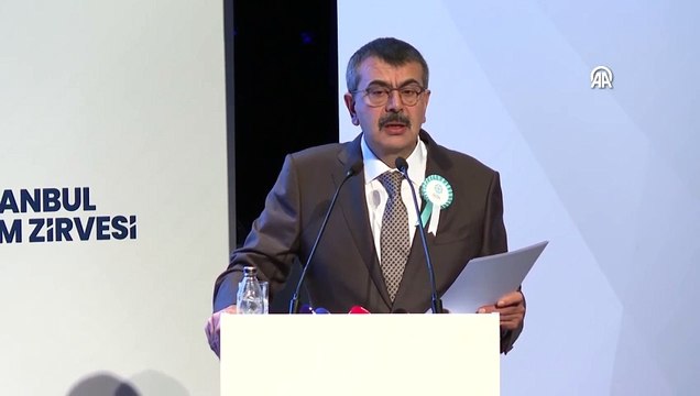 Le ministre de l'Éducation nationale Tekin, qui a participé au 3e Sommet sur l'éducation d'Istanbul, a rencontré la ministre malaisienne de l'Éducation, Fadhlina Binti Sidek.