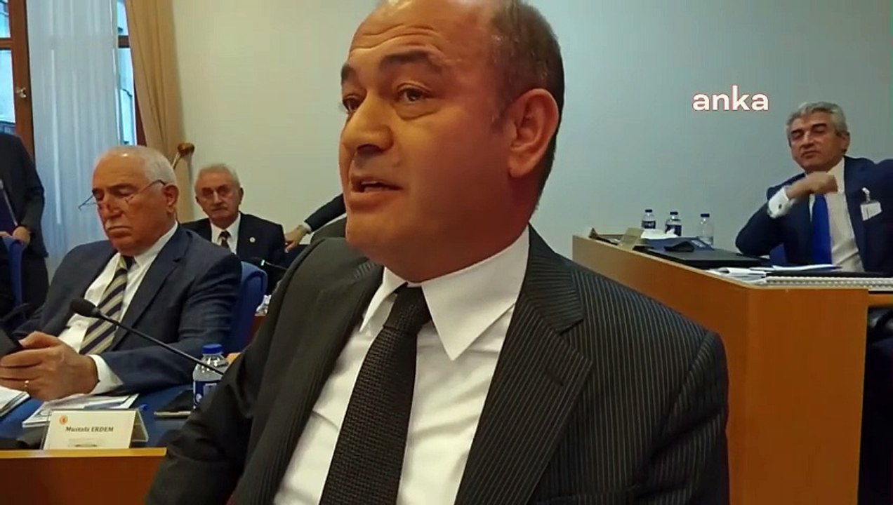 Karabat, vice-président du CHP, a demandé pourquoi la Turquie vend du pétrole bon marché à des prix plus élevés