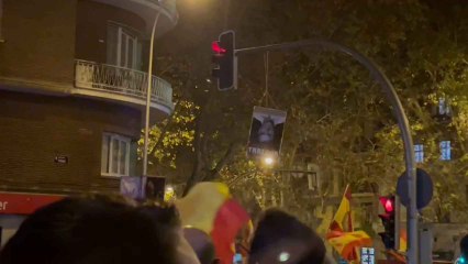 Primeras protestas del viernes en Ferraz