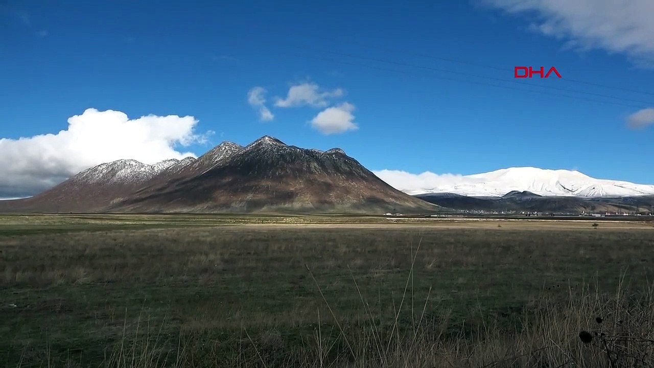 Le lac Nemrut Crater est devenu magnifique avec les chutes de neige