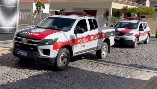 Sob efeito de drogas, homem quebra móveis da mãe, assalta mercadinho e em seguida é preso, em Pombal