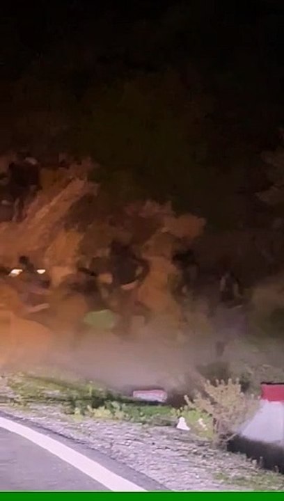 Subsaharianos intentando aproximarse al perímetro fronterizo de Ceuta