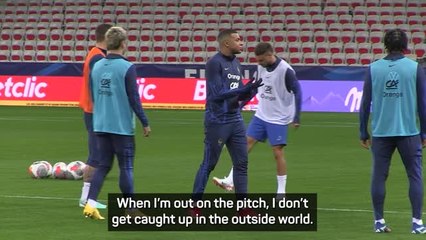 Скачать видео: Mbappe reacts to PSG future rumours after Enrique criticism