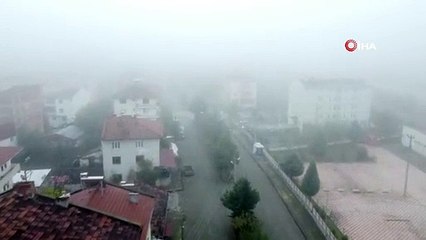 Soğuk havanın etkisi altına aldığı ilçe sisle kaplandı