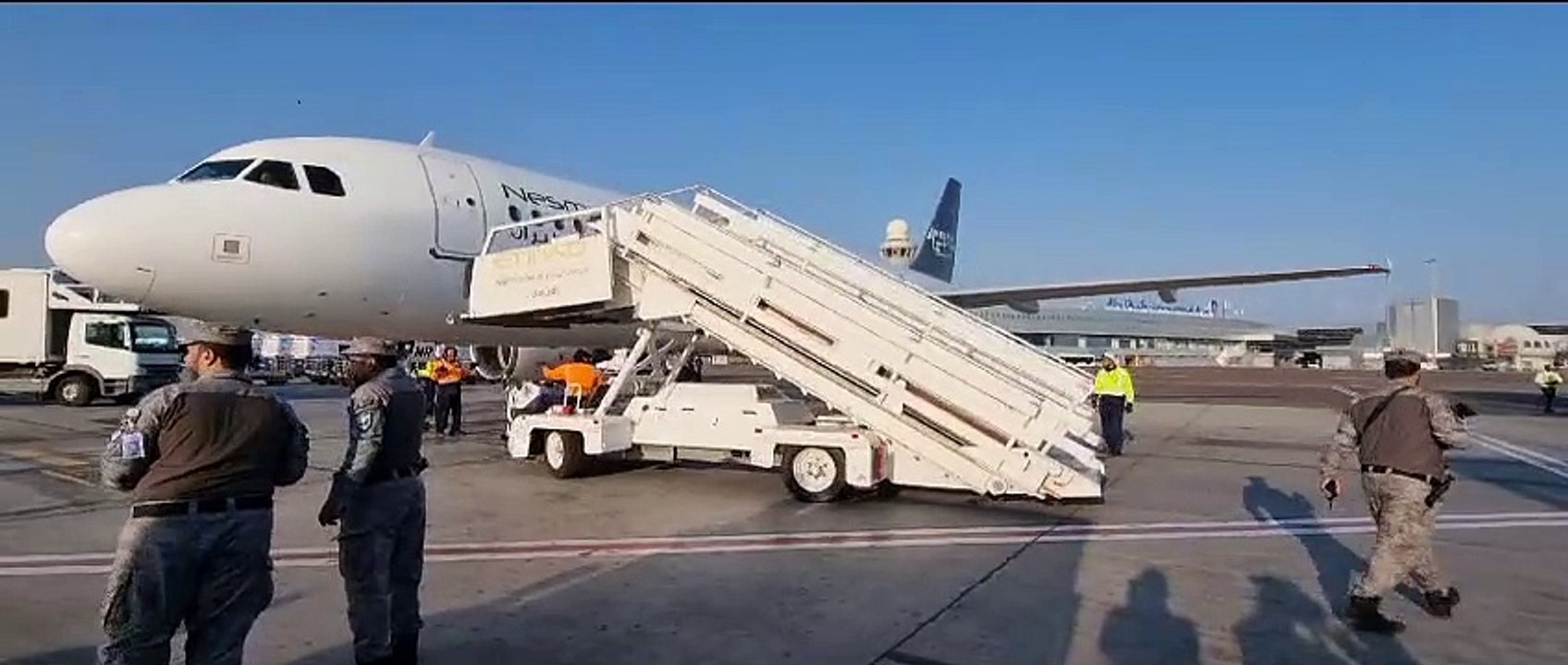 plane land