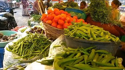 मटर अभी भी भोजन से दूर, भाव 100 रुपए किलो