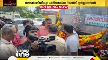 റോബിൻ ബസ് അങ്കമാലിയിലും തടഞ്ഞു: ബസുടമ ഗിരീഷിനെ മാലയിട്ട് സ്വീകരിച്ച് നാട്ടുകാർ