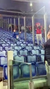 Italia-Macedonia, i bambini scambiano le bandiere coi tifosi avversari