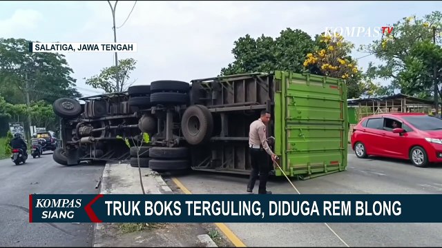 Truk Boks Terguling dan Tabrak Pembatas di Jalan Lingkar Salatiga, Sopir Melarikan Diri