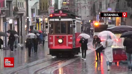 İstanbul'da sağanak: Cadde ve sokaklar göle döndü