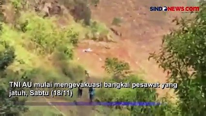 TNI AU Mulai Evakuasi Bangkai Pesawat, Warga Pasuruan Pinjamkan Gerinda dan Motor