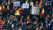 شاهد: الآلاف يتظاهرون في مدريد ضد صفقة رئيس الوزراء للعفو عن الانفصاليين الكتالونيين