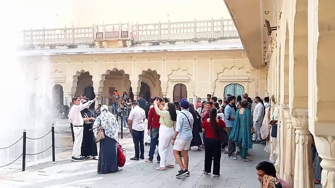 टूरिस्ट सीजन ऑन...हवामहल देखने उमड़े सैलानी