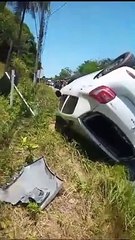 Carro capota em trecho da AL-101 Norte, em Guaxuma
