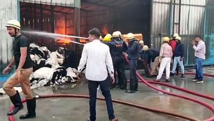 बासनी में फैक्ट्री में लगी आग