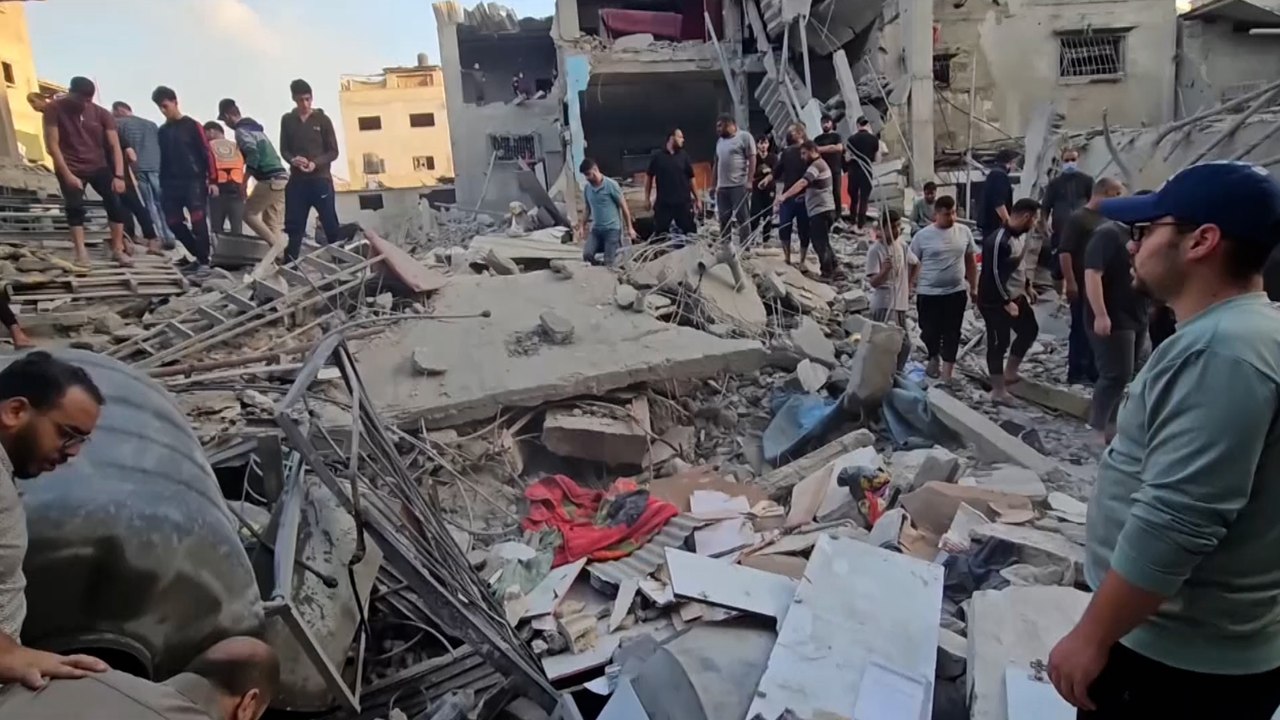 شاهد.. الدمار الذي خلفه القصف الإسرائيلي لمربع سكني عند مفترق الهَوَجا بمخيم جباليا