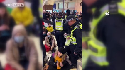 İngiliz polisi Filistin'e destek gösterisine müdahale etti