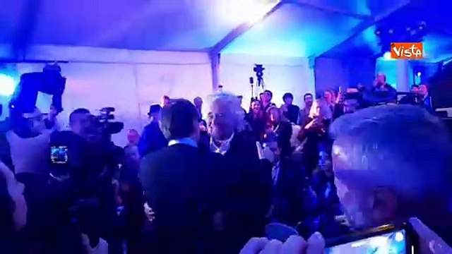 L?Abbraccio tra Conte e Grillo al convegno M5s sull?intelligenza artificiale