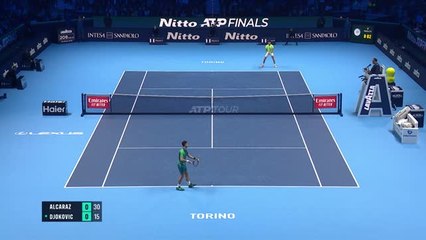 ATP Finals : Djokovic écrase Alcaraz en demi-finale 🎾
