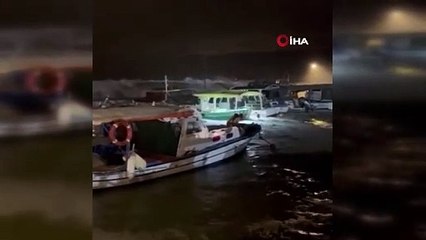 Antalya'da fırtına balıkçı teknelerini batırdı