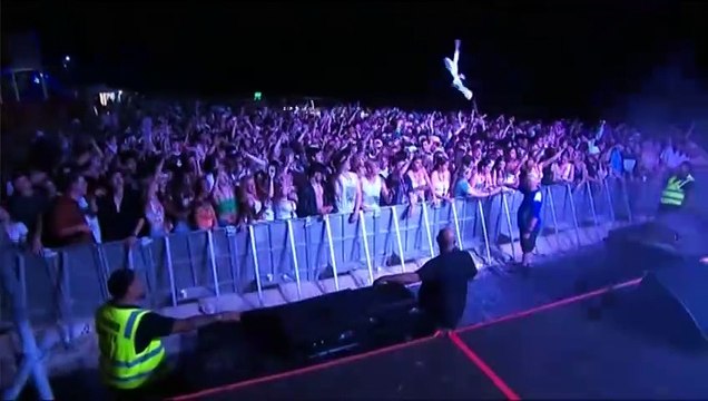 Queensland school leavers descend on Gold Coast for schoolies