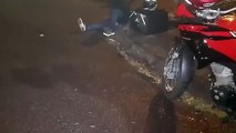 Motociclista fica ferida em acidente na esquina das ruas Pato Branco e Francisco Beltrão