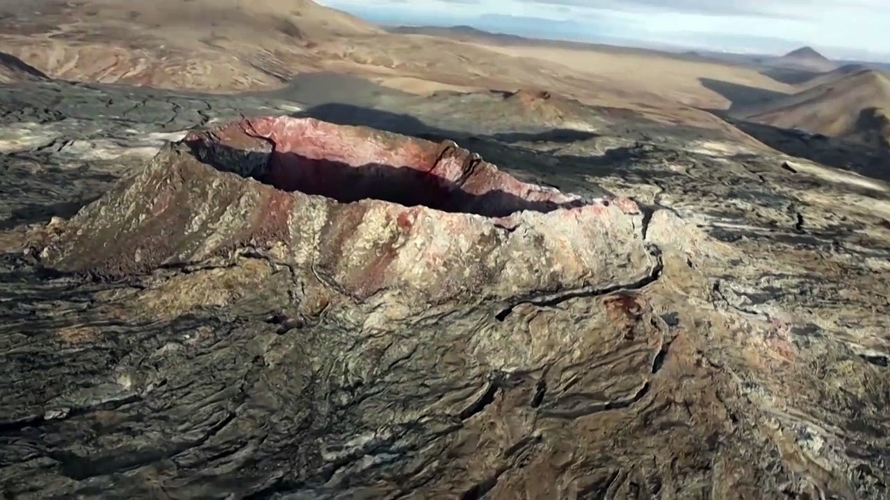 Outlook 'bleak' as Iceland awaits volcanic eruption