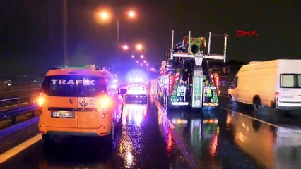 TEM Otoyolu'nda servis minibüsü devrildi: 1 ölü, 1 yaralı