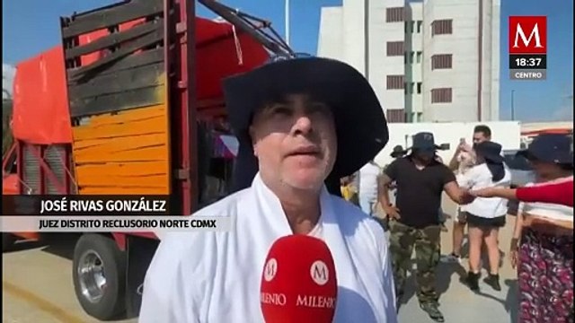 Juez federal y estudiantes de la UNAM entregan víveres a afectados por huracán 'Otis'