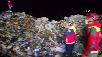 Belediye işçisi geri dönüşüm tesisinde çöp yığını altında kaldı