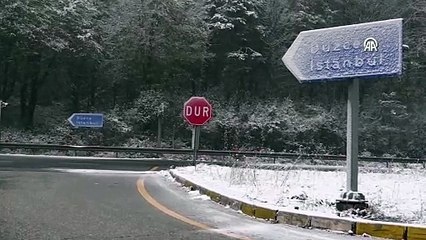 Bolu Dağı'nda kar yağışı etkili oluyor
