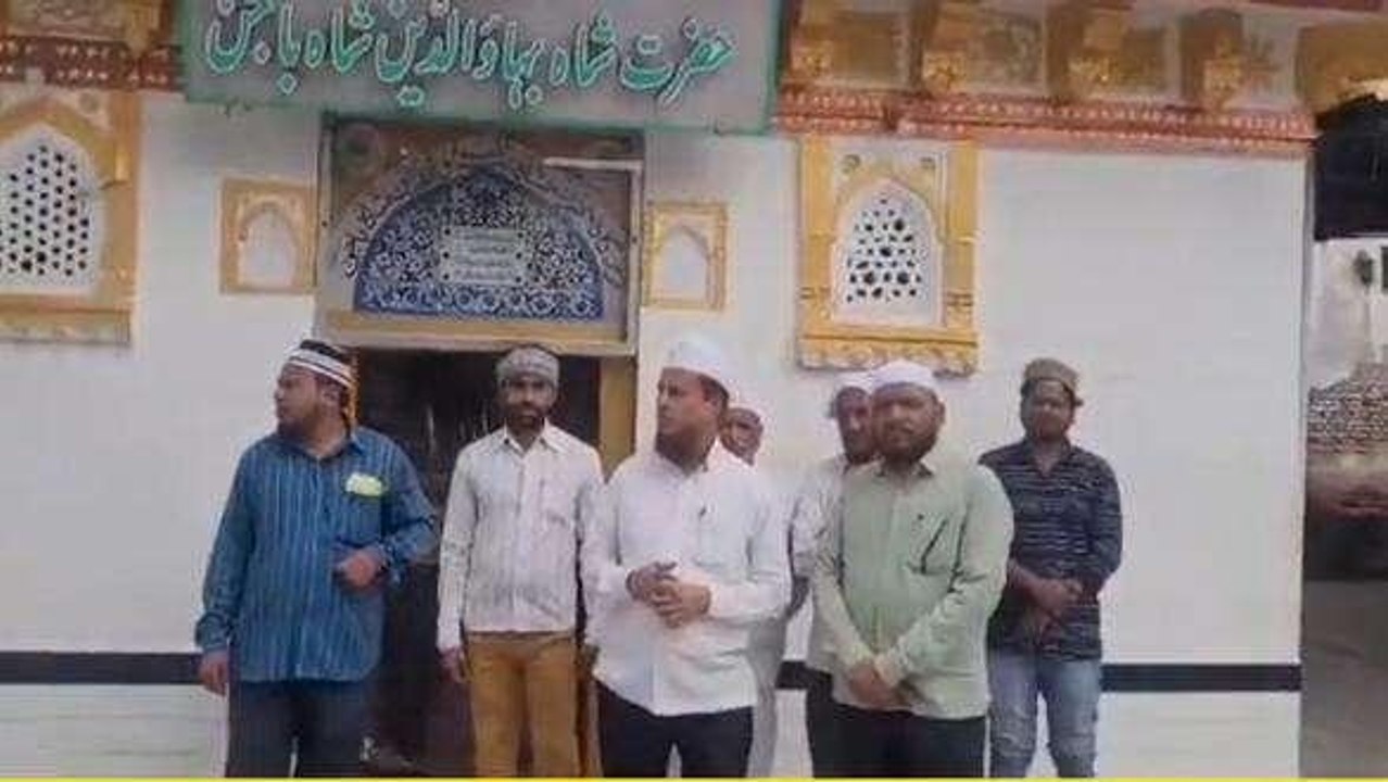 वर्ल्ड कप को लेकर खासा उत्साह: दरगाह जाकर भारत की जीत के लिए मांगी दुआ..देखें video