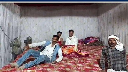 बड़वानी: मतदान के बाद चौकीदारी में लगे कांग्रेसी: स्ट्रांग रूम के बाहर दे रहे पहरा...