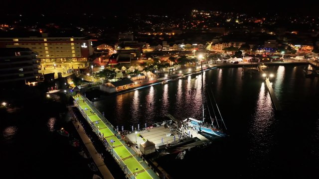 dimanche-19-11-2023-arrivee-du-1er-imoca-avant-jury-for-people-ligne-pontons-interview