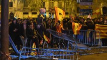 Decimosexta noche de protestas en Ferraz que acaba con disturbios y detenidos