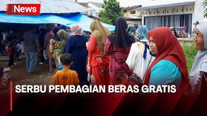 Warga Mandailing Natal Serbu Pembagian Beras Gratis