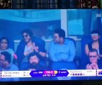IND vs AUS WC 2023 Final: वर्ल्ड कप फाइनल मैच के बीच शाहरुख ने उठाया आशा भोसले का चाय का कप, वीडियो वायरल