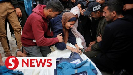 Download Video: Palestinian journalist killed in Israeli attacks on Bureij refugee camp in Gaza