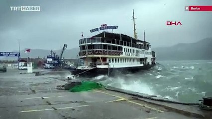 Bartın'da fırtına tekneleri batırdı