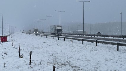 Kuzey Marmara Otoyolu’nda araçlar kaldı… Çalışmalar sürüyor