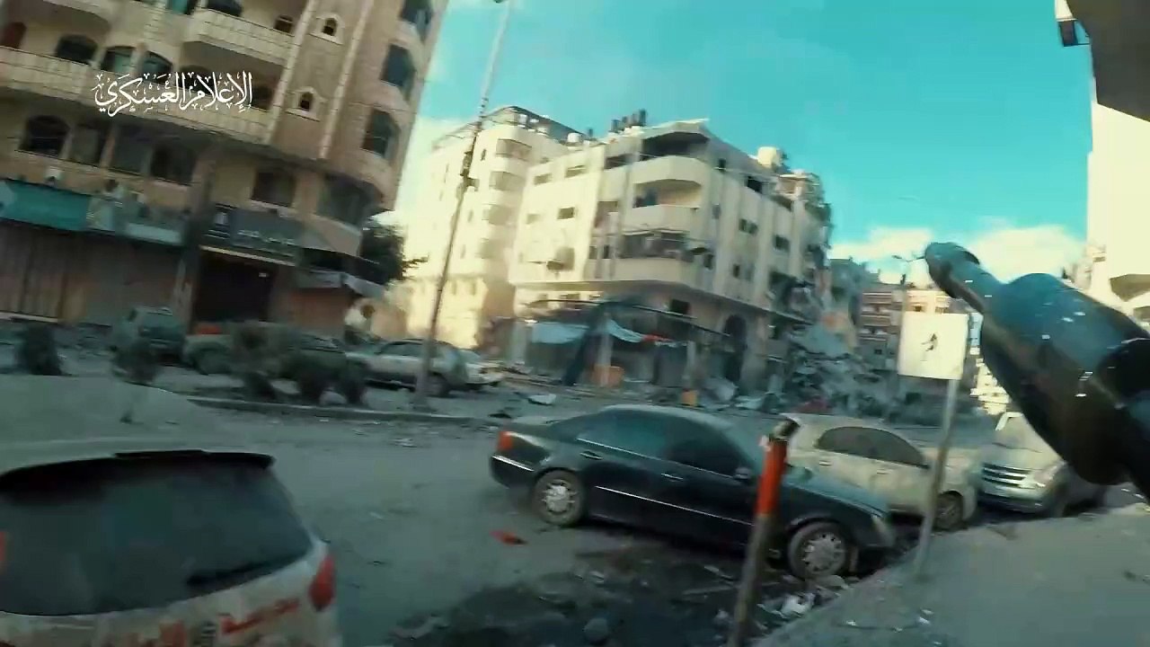 مشاهد.. من استهداف مجاهدي القسام الآليات المتوغلة في محاور مدينة غزة