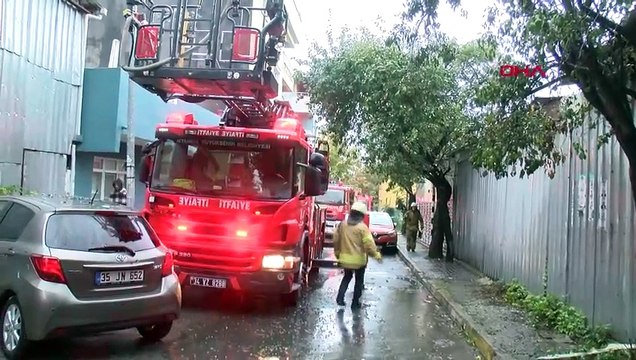 Ataşehir'de Hurda Deposunda Çıkan Yangın Kontrol Altına Alındı