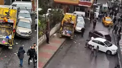 Bağcılar'da freni boşalan çöp kamyonu çok sayıda araca çarptı