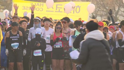 민소매·반바지 입고 마라톤 나선 시민들..."오히려 상쾌해요" / YTN