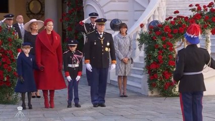 La princesse Charlène attire tous les regards avec une tenue audacieuse aux couleurs du drapeau monégasque lors de la journée nationale de Monaco.