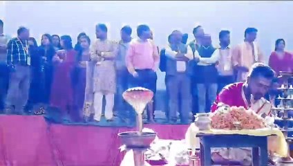 अस्ताचलगामी सूर्य को अघ्र्य देने उमड़े श्रद्धालु