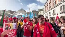 Napoli, lavoratori di Cgil e Uil manifestano in piazza Plebiscito per lo sciopero